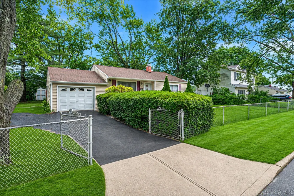 2715 Falcon Avenue Medford, NY 11763