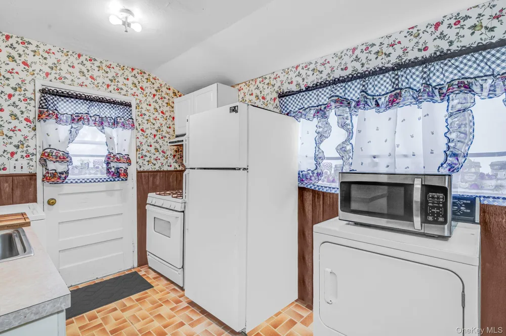 2715 Falcon Avenue Medford, NY 11763
