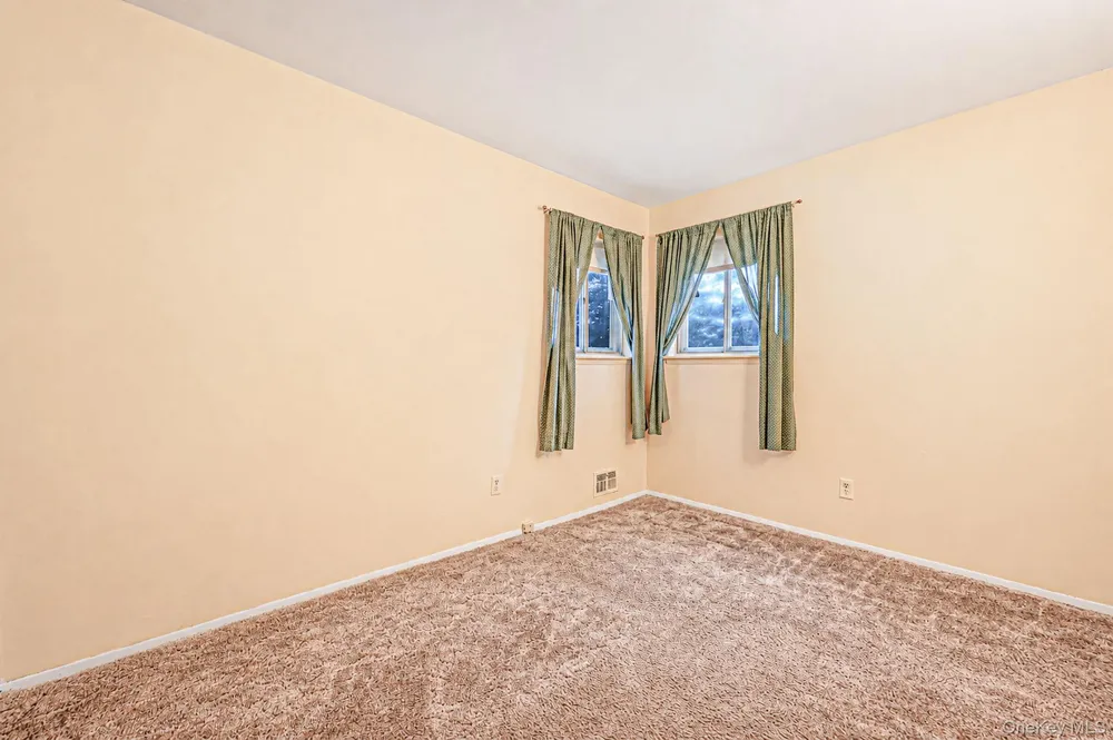 2715 Falcon Avenue Medford, NY 11763