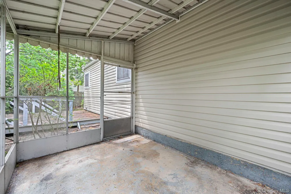 2715 Falcon Avenue Medford, NY 11763