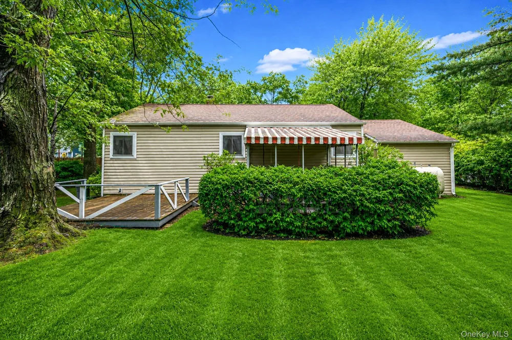 2715 Falcon Avenue Medford, NY 11763