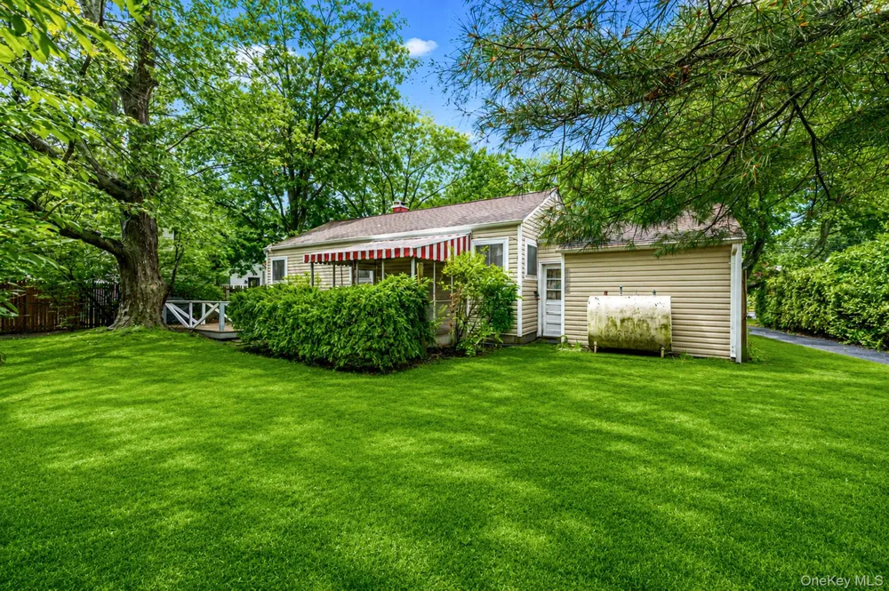 2715 Falcon Avenue Medford, NY 11763