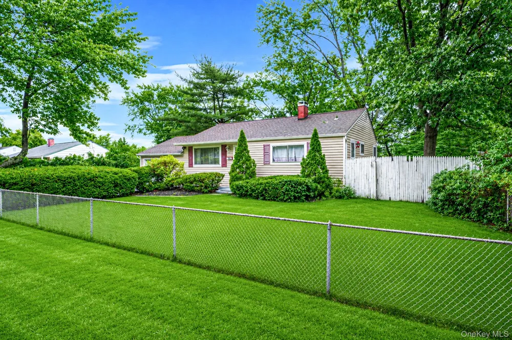 2715 Falcon Avenue Medford, NY 11763
