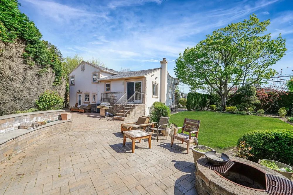 1072 Hicksville Road Seaford, NY 11783