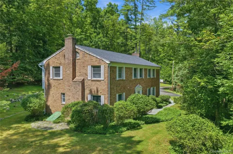 2320 Glasco Turnpike