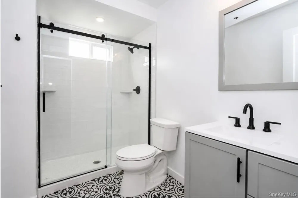 156 Jefferson Avenue #1 Roslyn Heights, NY 11577