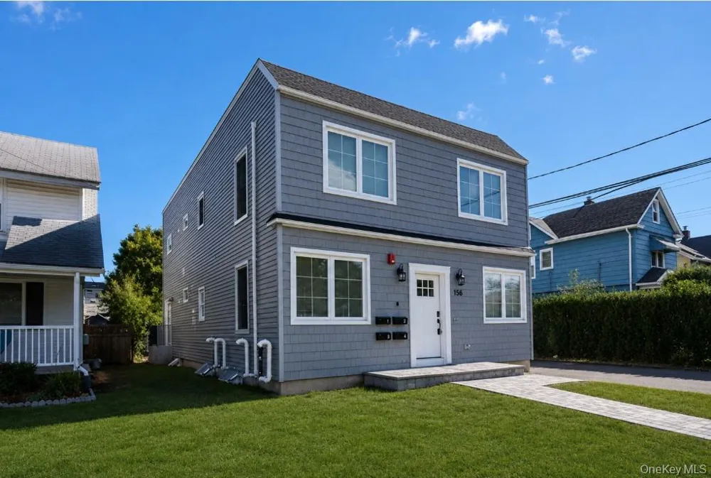 156 Jefferson Avenue #1 Roslyn Heights, NY 11577