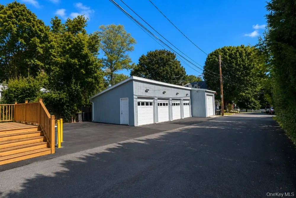 156 Jefferson Avenue #1 Roslyn Heights, NY 11577