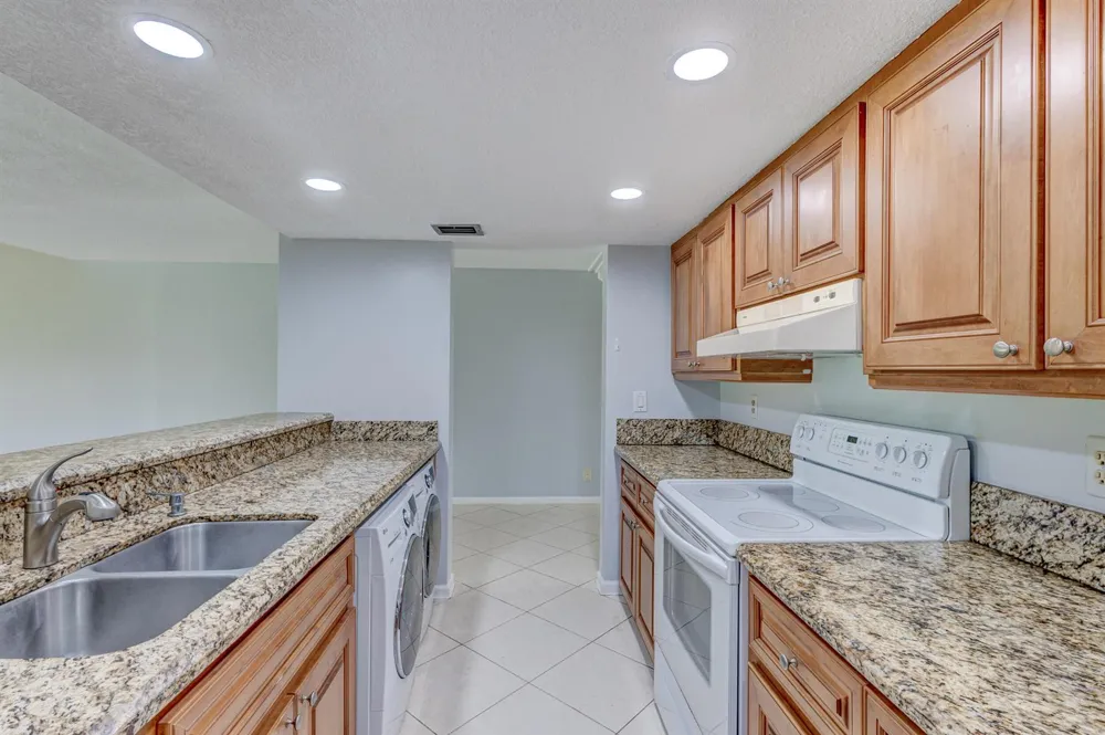 227 OLD MEADOW WAY Palm Beach Gardens, FL 33418