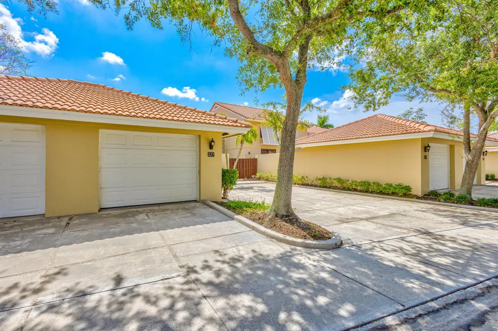 227 OLD MEADOW WAY Palm Beach Gardens, FL 33418