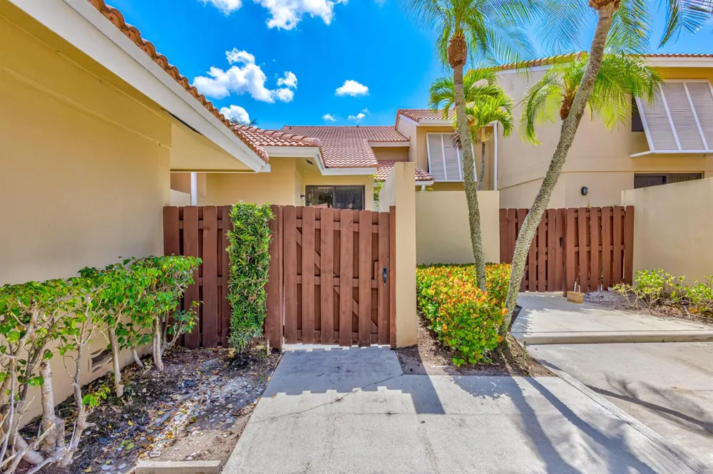 227 OLD MEADOW WAY Palm Beach Gardens, FL 33418