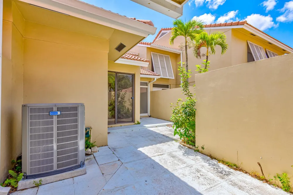227 OLD MEADOW WAY Palm Beach Gardens, FL 33418