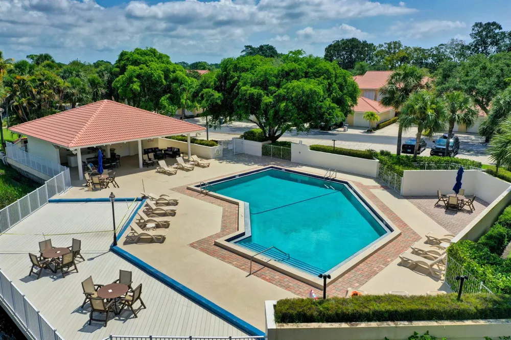 227 OLD MEADOW WAY Palm Beach Gardens, FL 33418