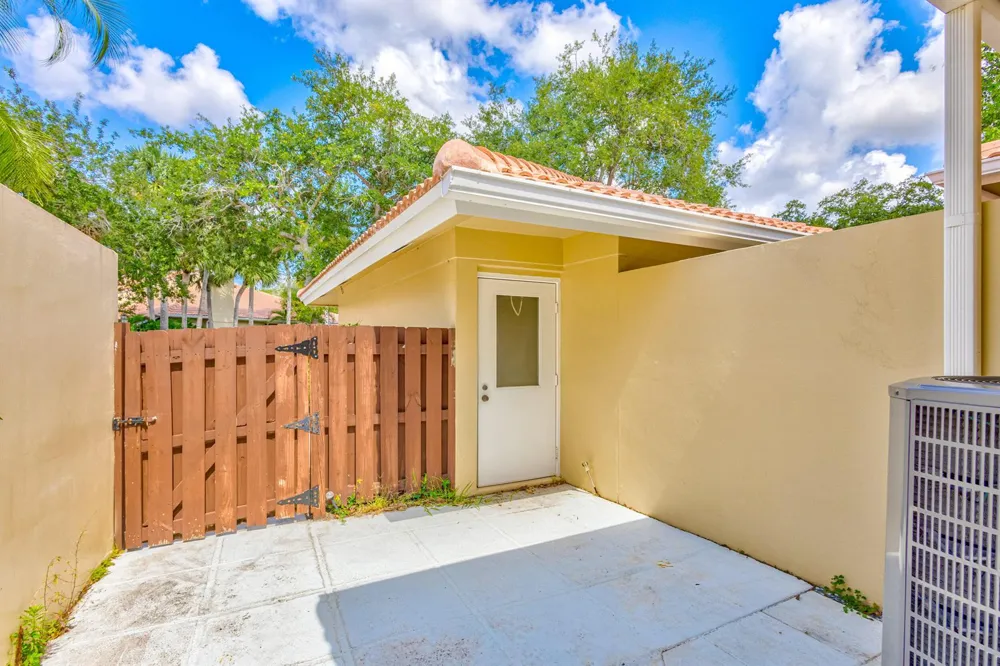 227 OLD MEADOW WAY Palm Beach Gardens, FL 33418