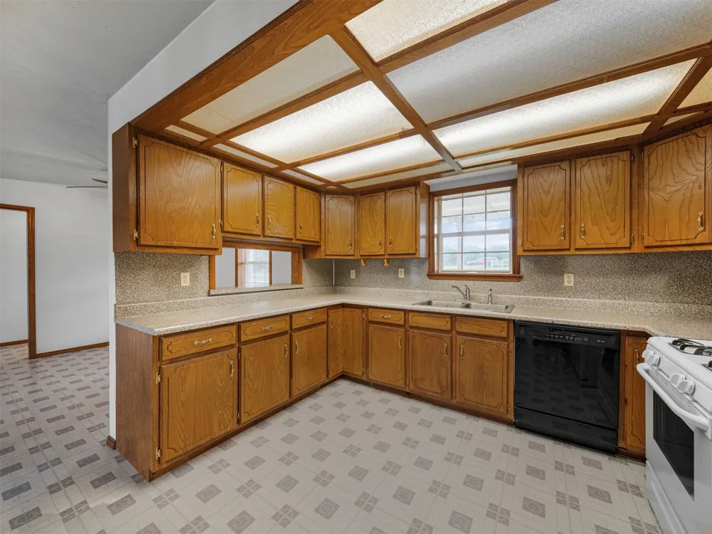 8611 100th Avenue W Skiatook, OK 74070