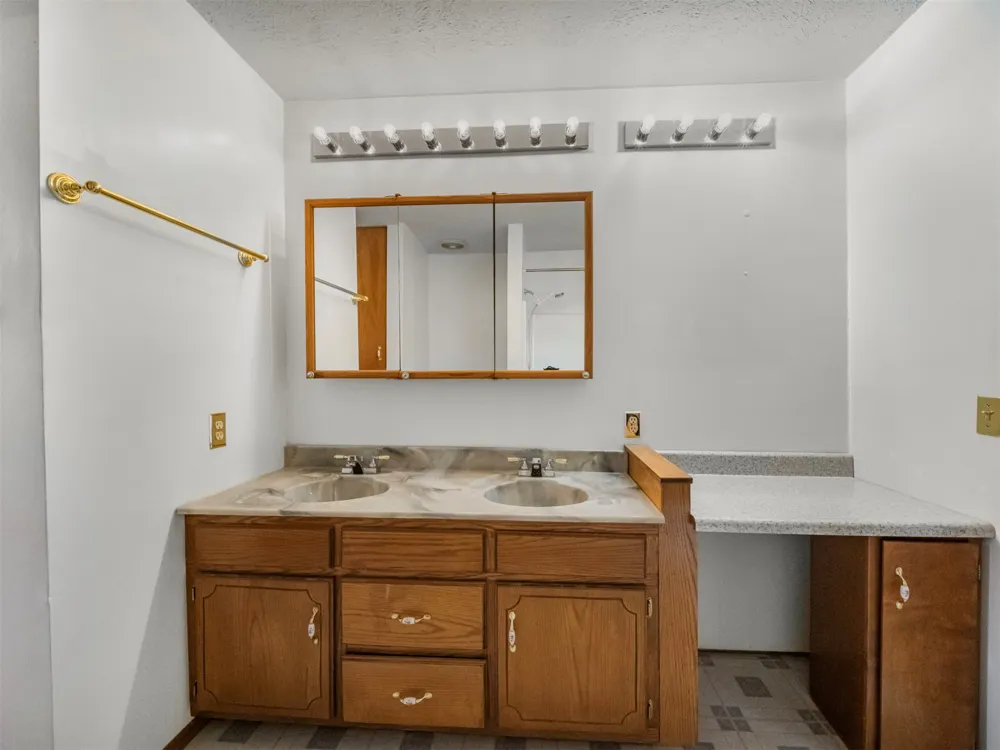 8611 100th Avenue W Skiatook, OK 74070