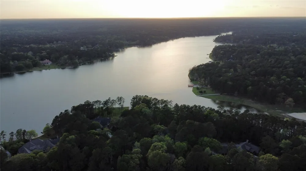 19103 Country Lake Dr Magnolia, TX 77355