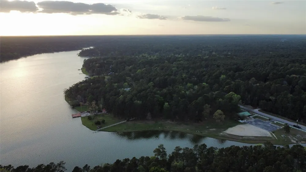 19103 Country Lake Dr Magnolia, TX 77355
