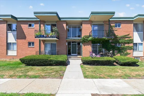 1942 Axtell Drive #3