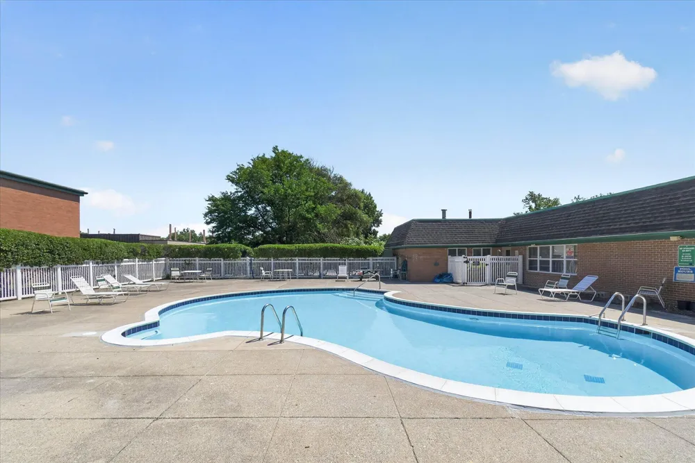 1942 Axtell Drive #3 Troy, MI 48084