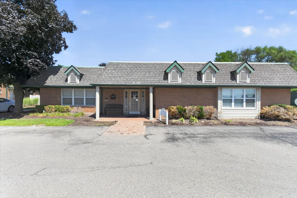 1942 Axtell Drive #3 Troy, MI 48084