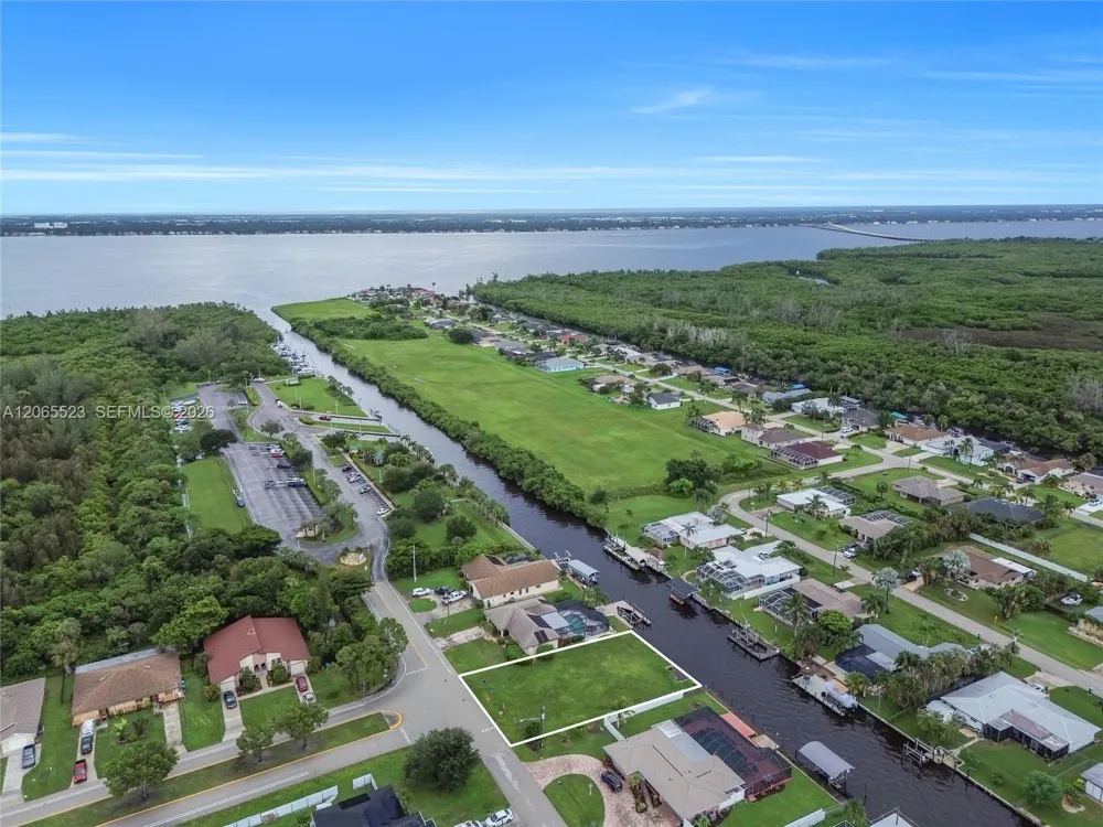 2328 SE 15 Terr Cape Coral, FL 33990