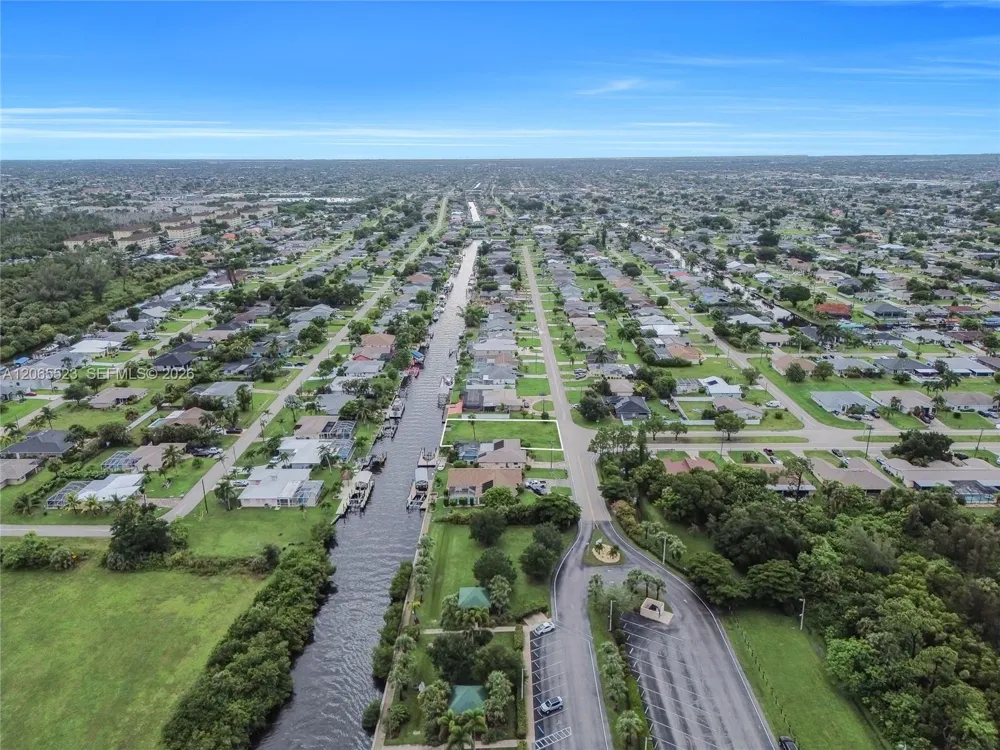 2328 SE 15 Terr Cape Coral, FL 33990