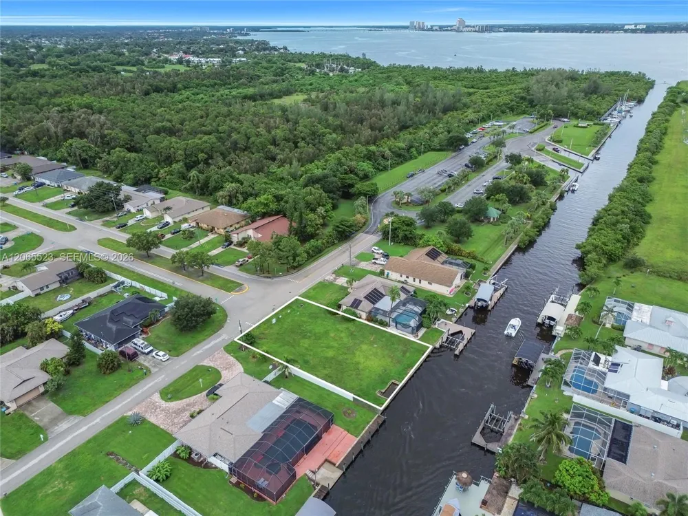 2328 SE 15 Terr Cape Coral, FL 33990