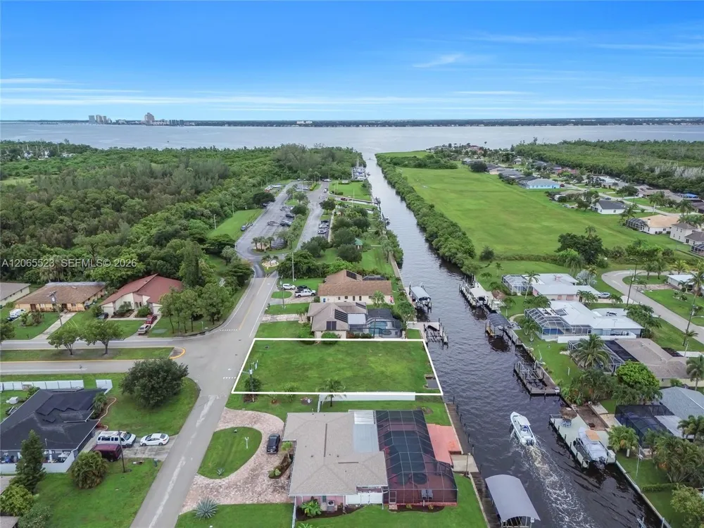 2328 SE 15 Terr Cape Coral, FL 33990