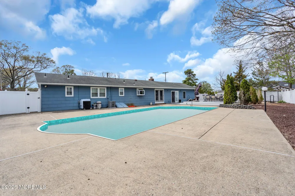 7 Glenwood Drive Bayville, NJ 08721