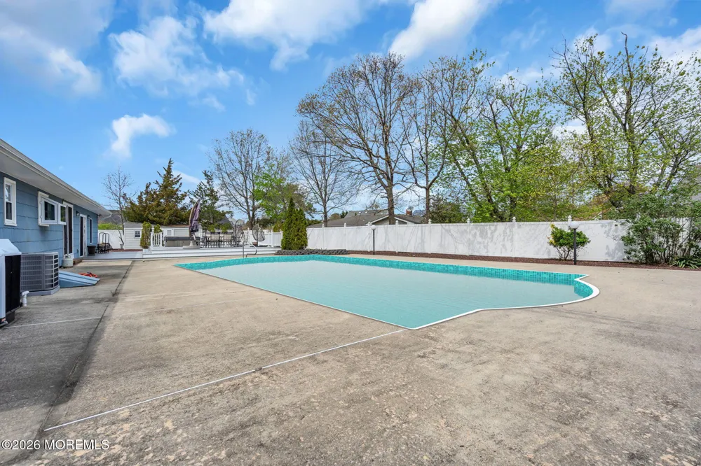 7 Glenwood Drive Bayville, NJ 08721