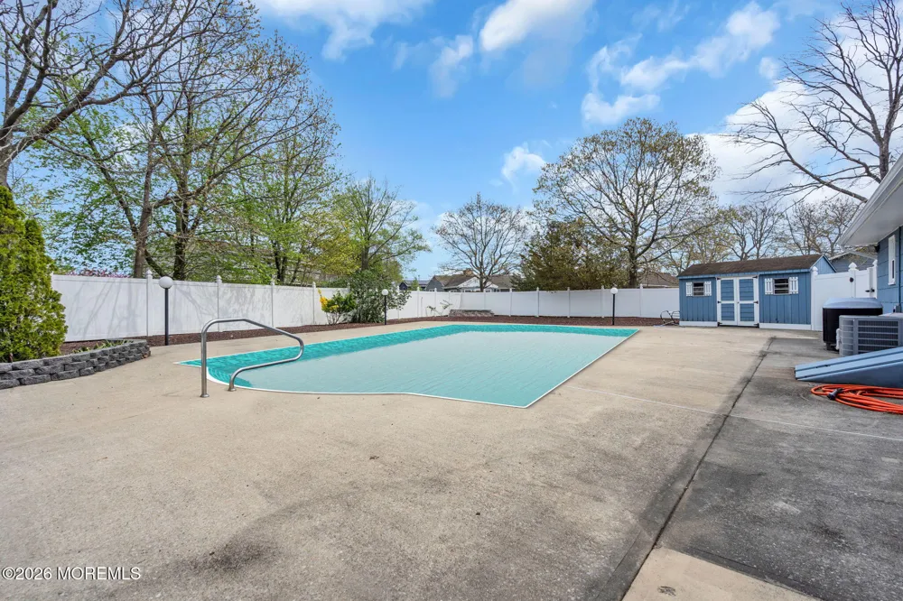 7 Glenwood Drive Bayville, NJ 08721