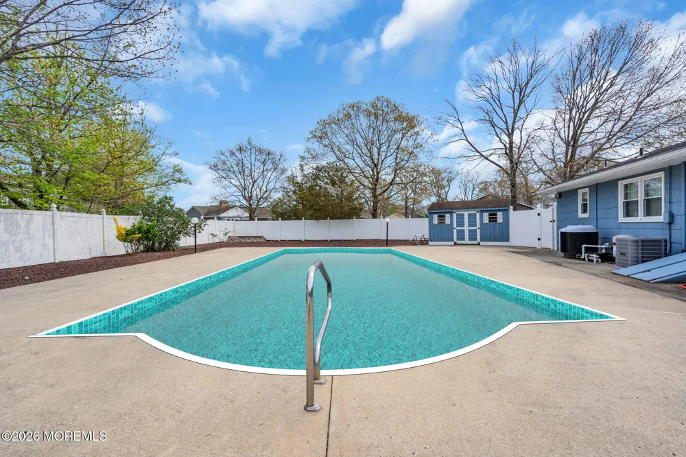 7 Glenwood Drive Bayville, NJ 08721