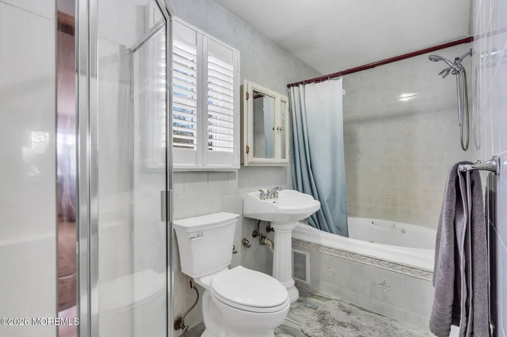 7 Glenwood Drive Bayville, NJ 08721