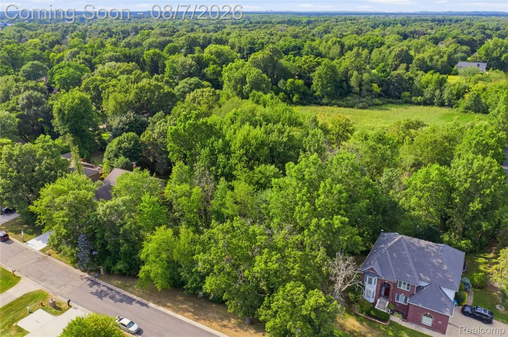 8959 Clubwood Drive Walled Lake City, MI 48390