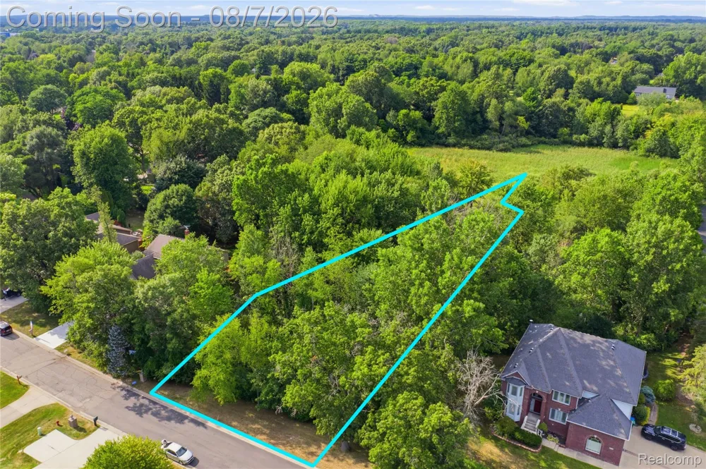 8959 Clubwood Drive Walled Lake City, MI 48390