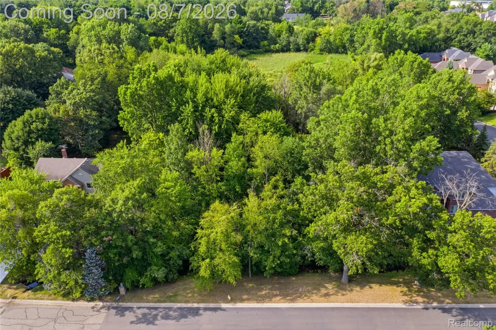 8959 Clubwood Drive Walled Lake City, MI 48390