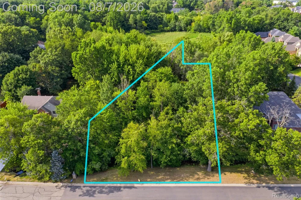 8959 Clubwood Drive Walled Lake City, MI 48390