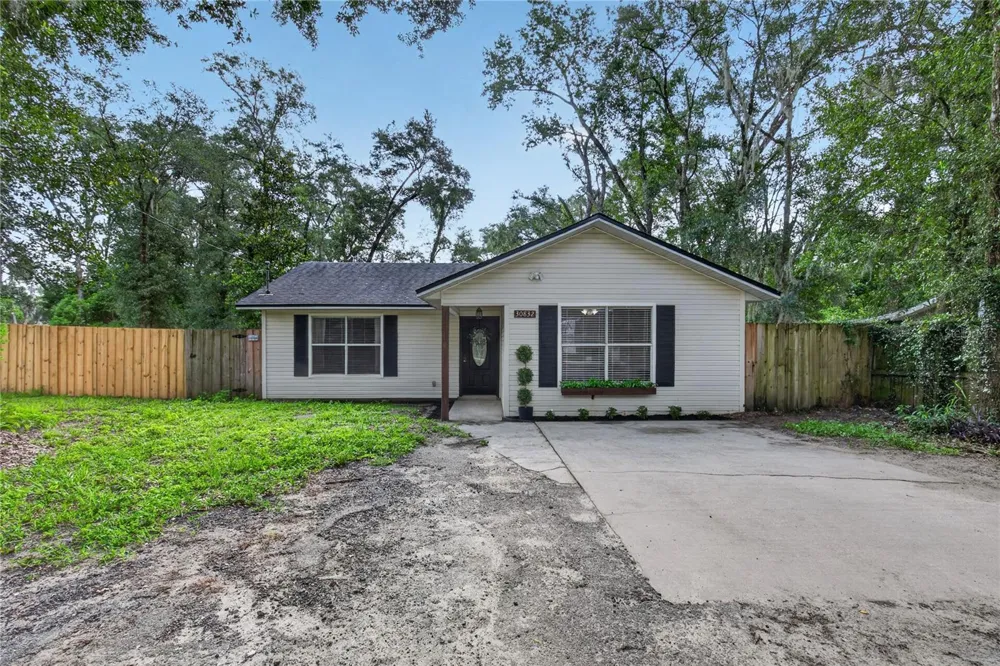 30832 RIDGEVIEW AVENUE Mount Plymouth, FL 32776