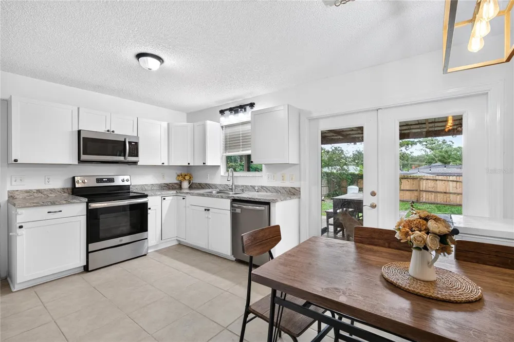 30832 RIDGEVIEW AVENUE Mount Plymouth, FL 32776