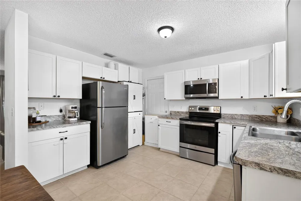 30832 RIDGEVIEW AVENUE Mount Plymouth, FL 32776