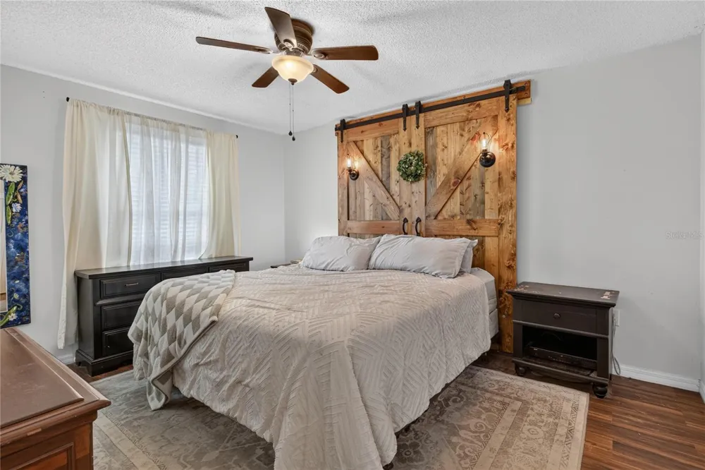 30832 RIDGEVIEW AVENUE Mount Plymouth, FL 32776