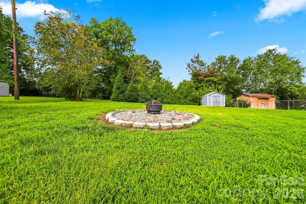129 33rd Street NW Hickory, NC 28601