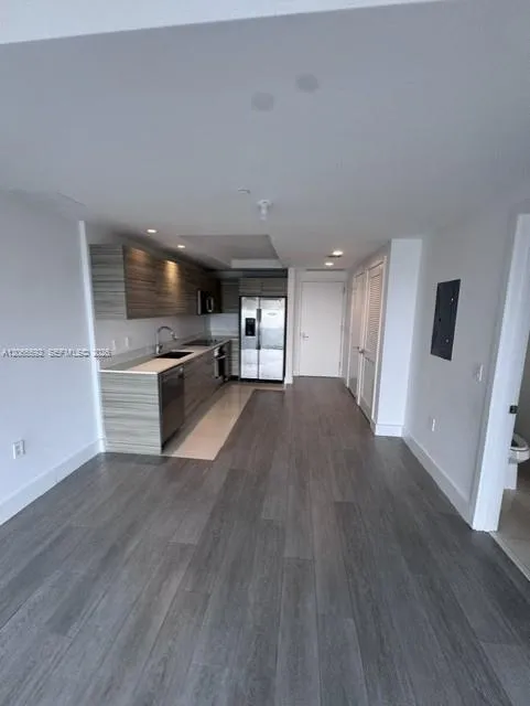 121 NE 34th St #1810 Miami, FL 33137