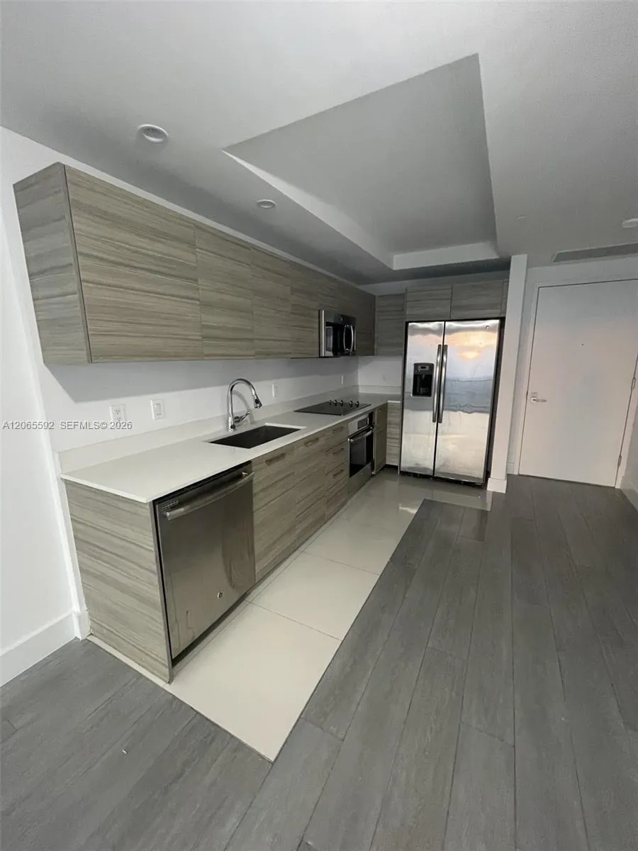121 NE 34th St #1810 Miami, FL 33137