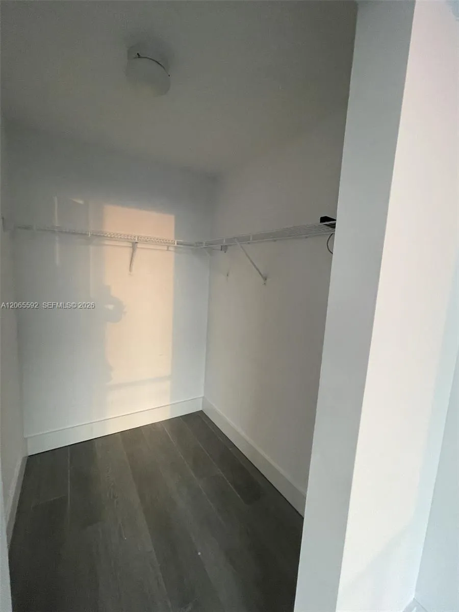 121 NE 34th St #1810 Miami, FL 33137