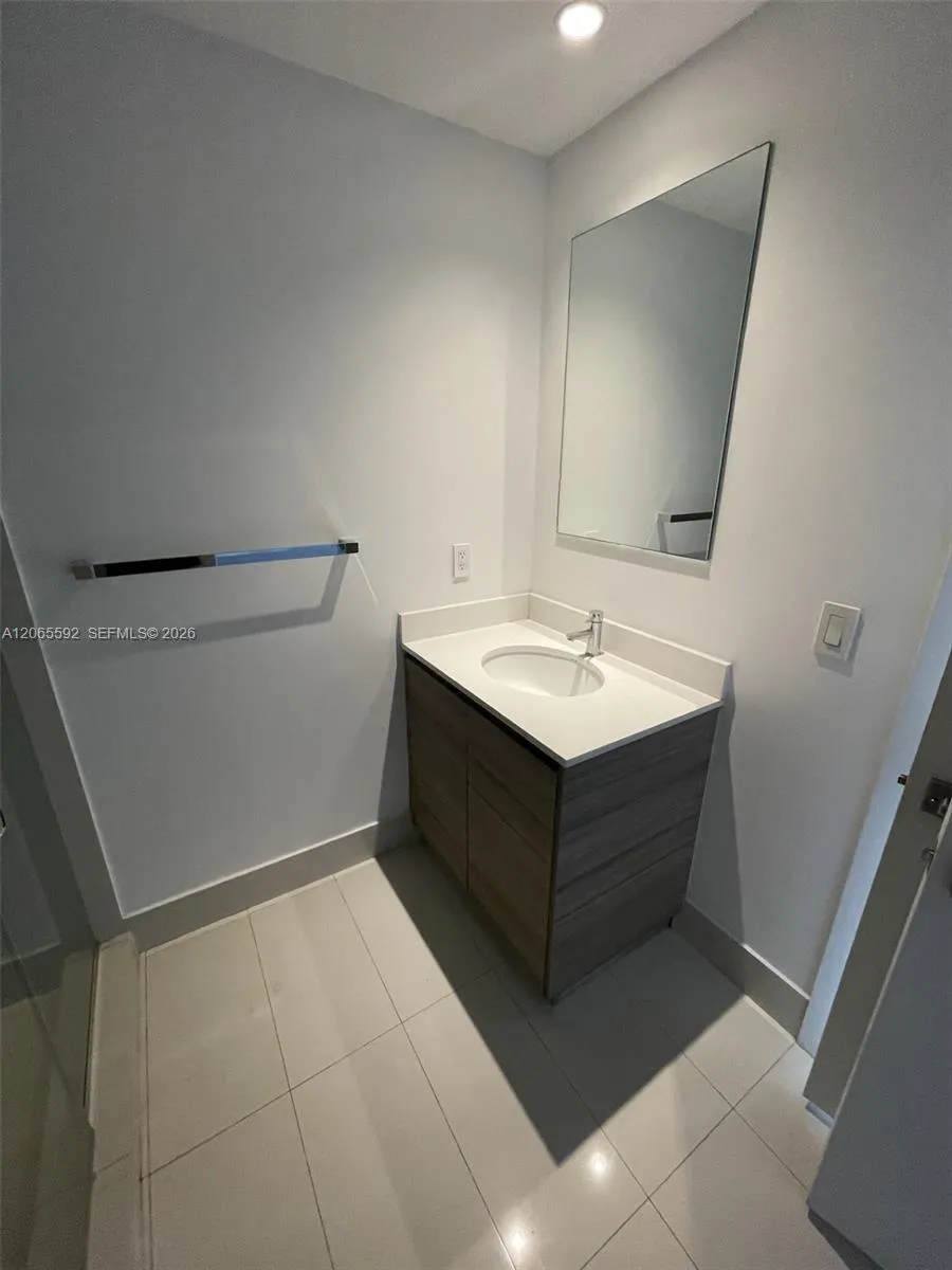 121 NE 34th St #1810 Miami, FL 33137