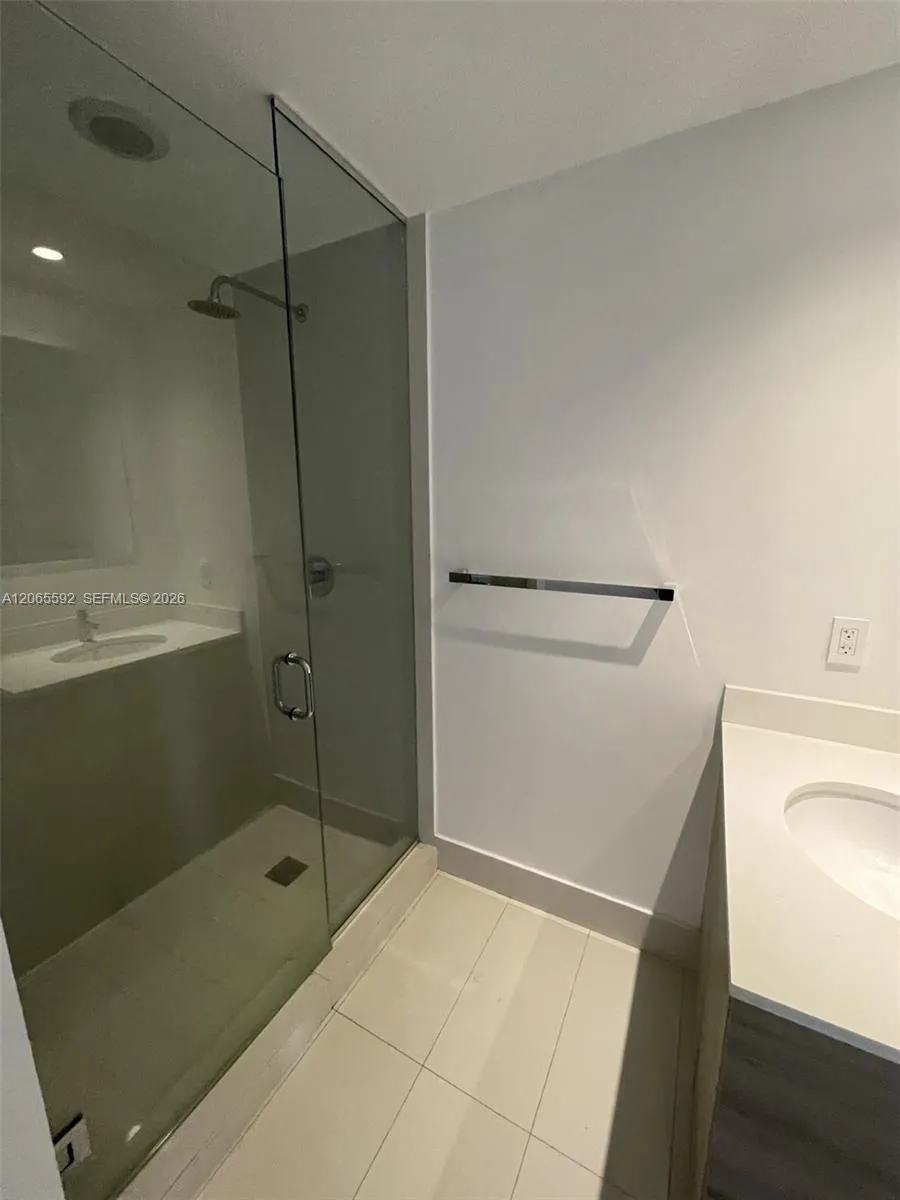 121 NE 34th St #1810 Miami, FL 33137