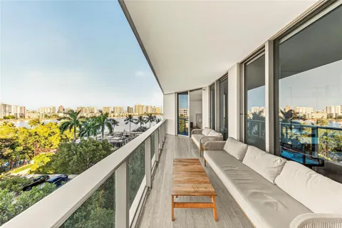 17301 Biscayne Boulevard #506