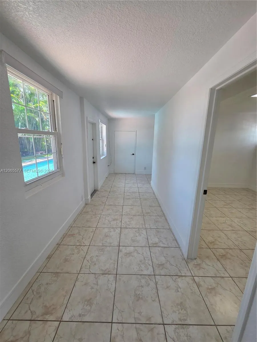 10500 SW 30th St Miami, FL 33165